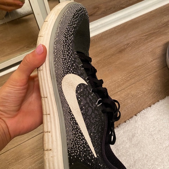 Nike shoes - Picture 5 of 5